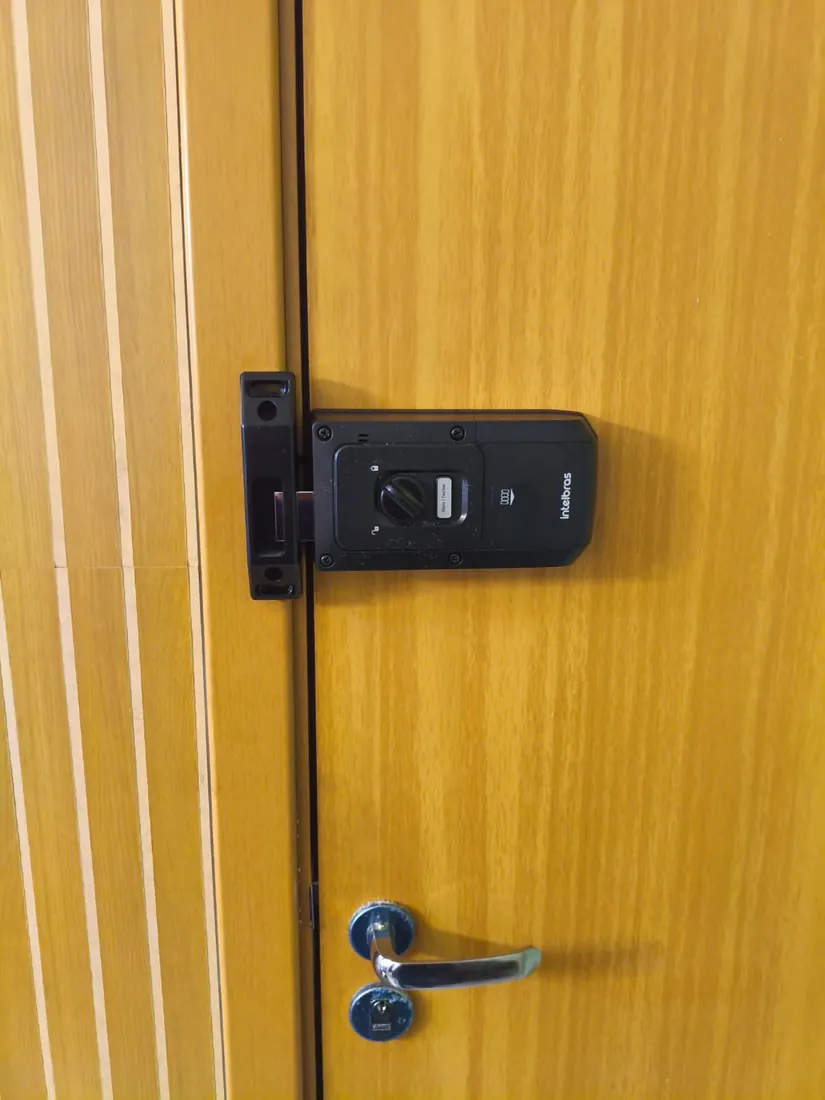 Fechadura digital em porta